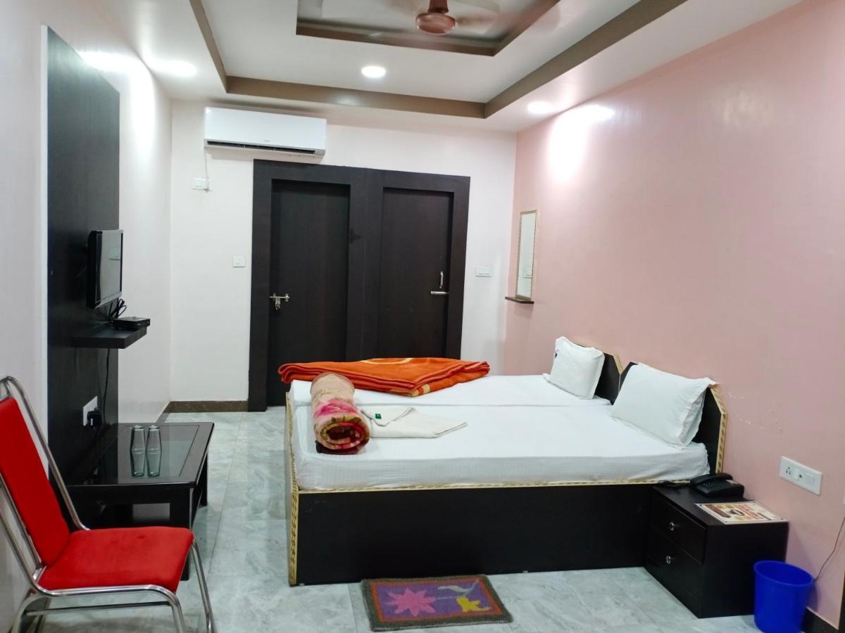 Hotel Sunaina International Gaya Luaran gambar